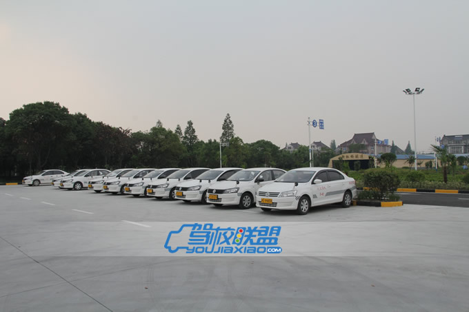 大眾駕校教練車