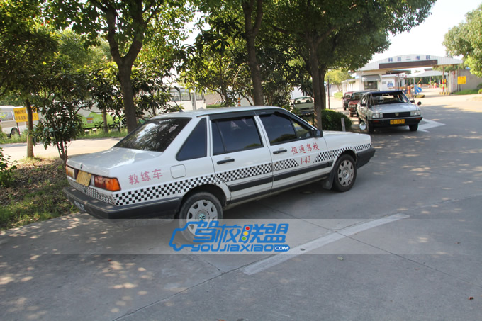 嘉定恒通駕校教練車