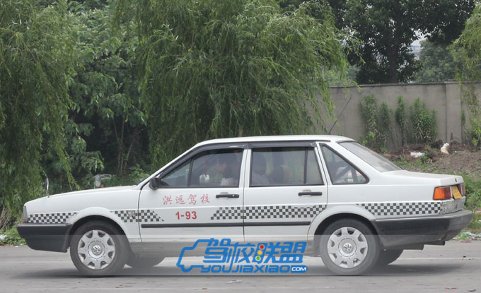 洪遠駕校-坡道定點停車