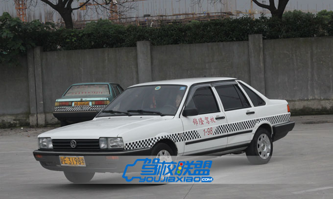 錦隆駕校練車基礎(chǔ)
