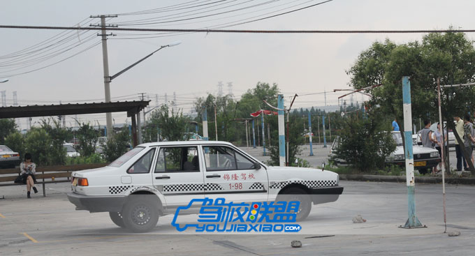 錦隆駕校學(xué)車價格