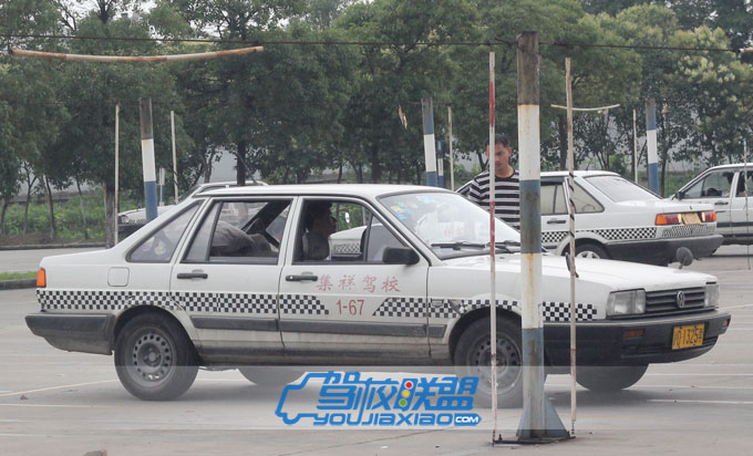 集祥駕校教練指導中