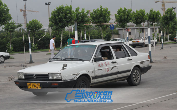 凌峰駕校-倒車入庫
