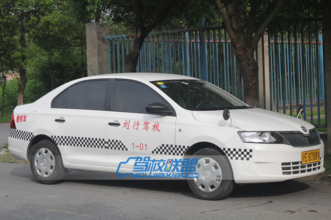 劉行駕校教練車