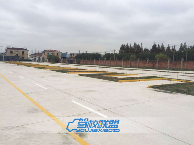 明松駕校倒車入庫訓練場