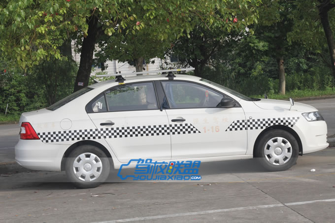 強生駕校教練車