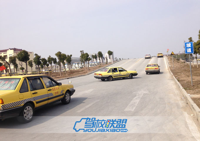 晟豪駕校-坡道定點停車
