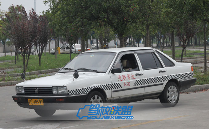 通聯駕校-科目二-側方停車
